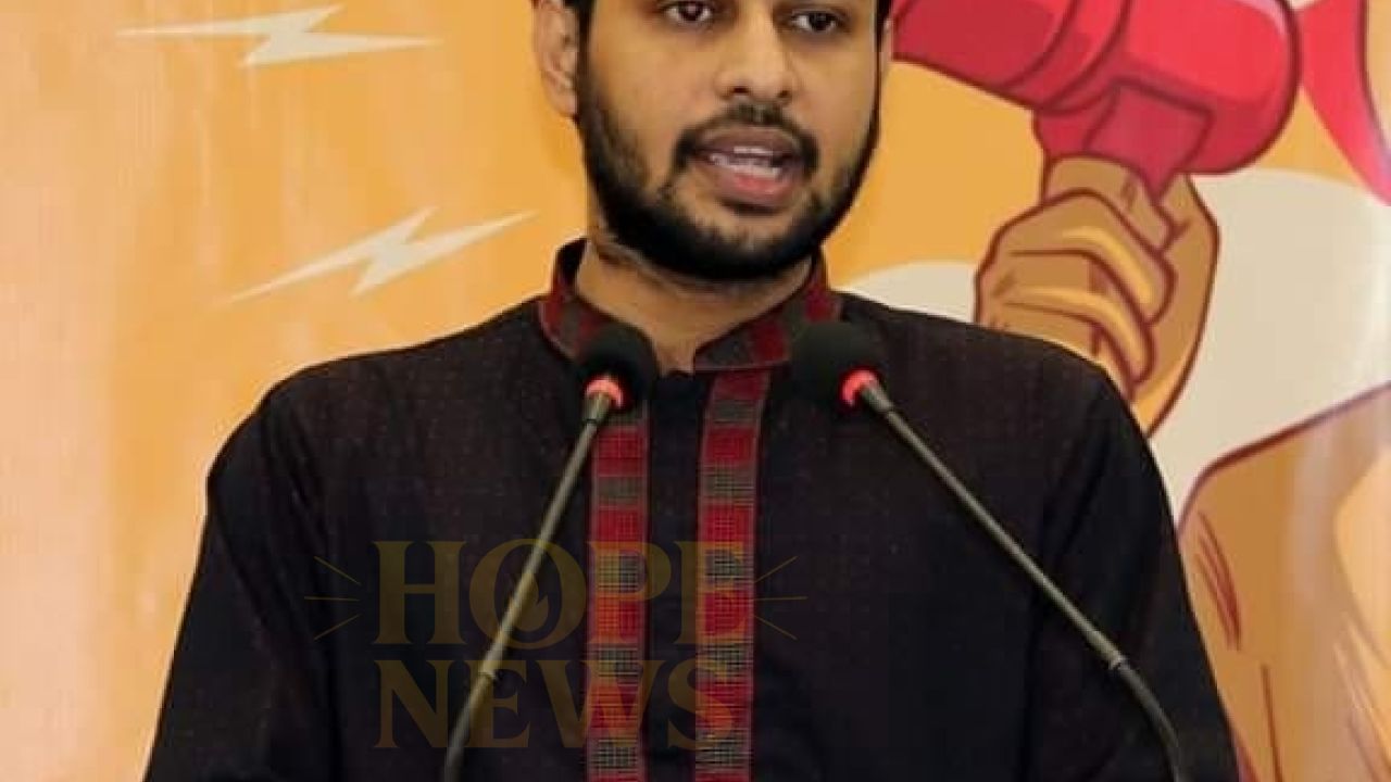 রাজনীতিতে মোটাদাগে যে স্পেসিফিক আলাপ তুলতে হবে