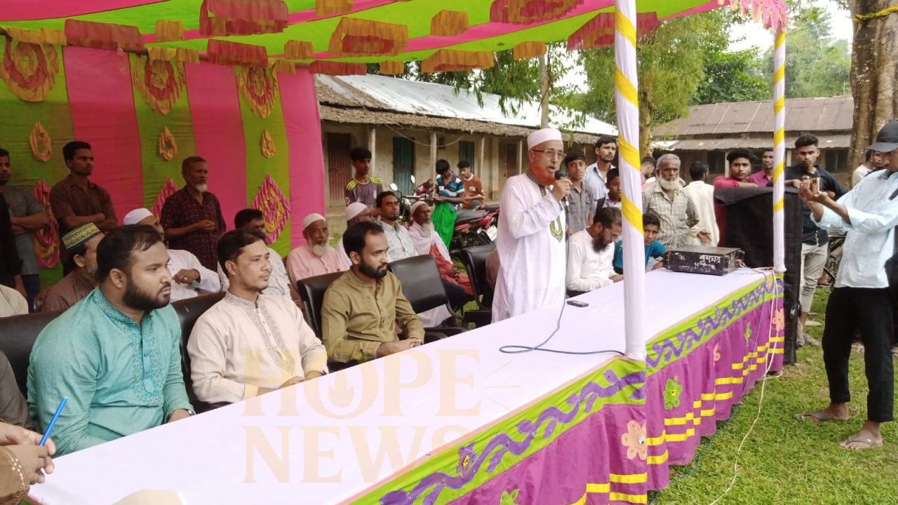 বকশিগঞ্জ হাইস্কুলল মাঠে অধ্যক্ষ নজরুল ইসলাম লেবু মাওলানা ফুটবল টুর্নামেন্ট-২০২৫ শুরু