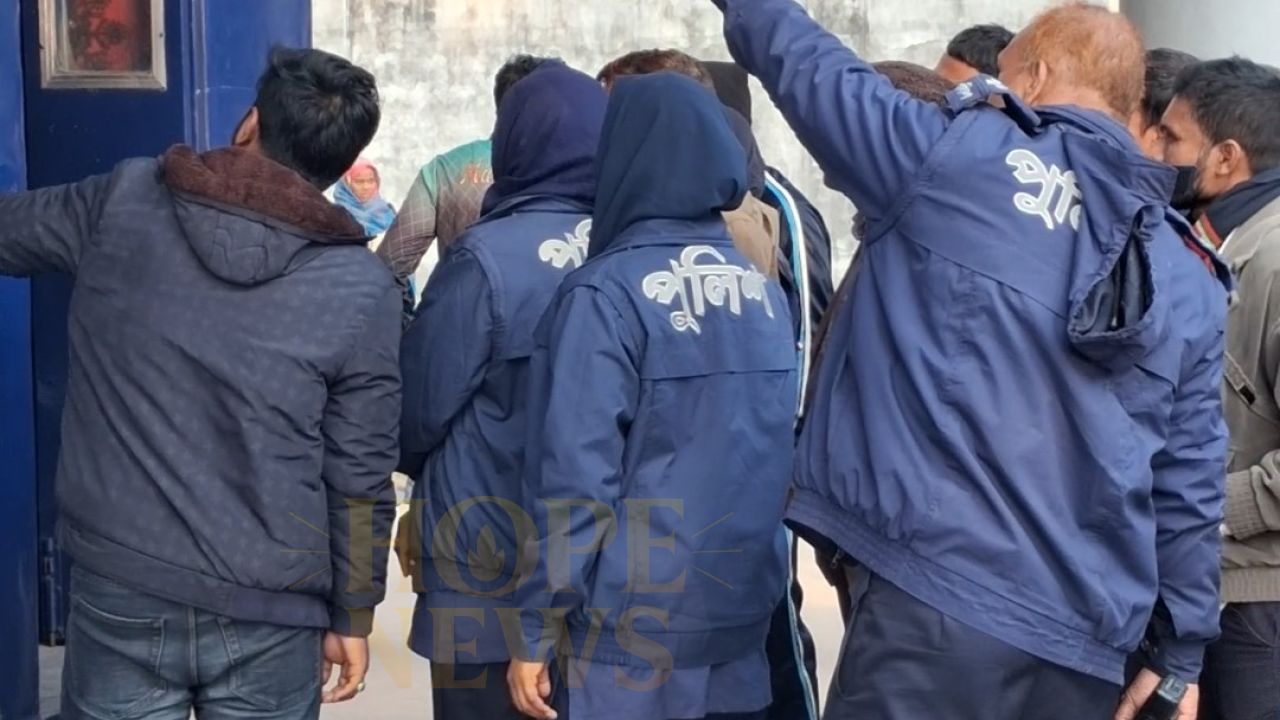 পলাশবাড়ীতে ‘ডিভাইস জালিয়াতি’র ঘটনায় আটককৃতদের পরিচয় মিলেছে 